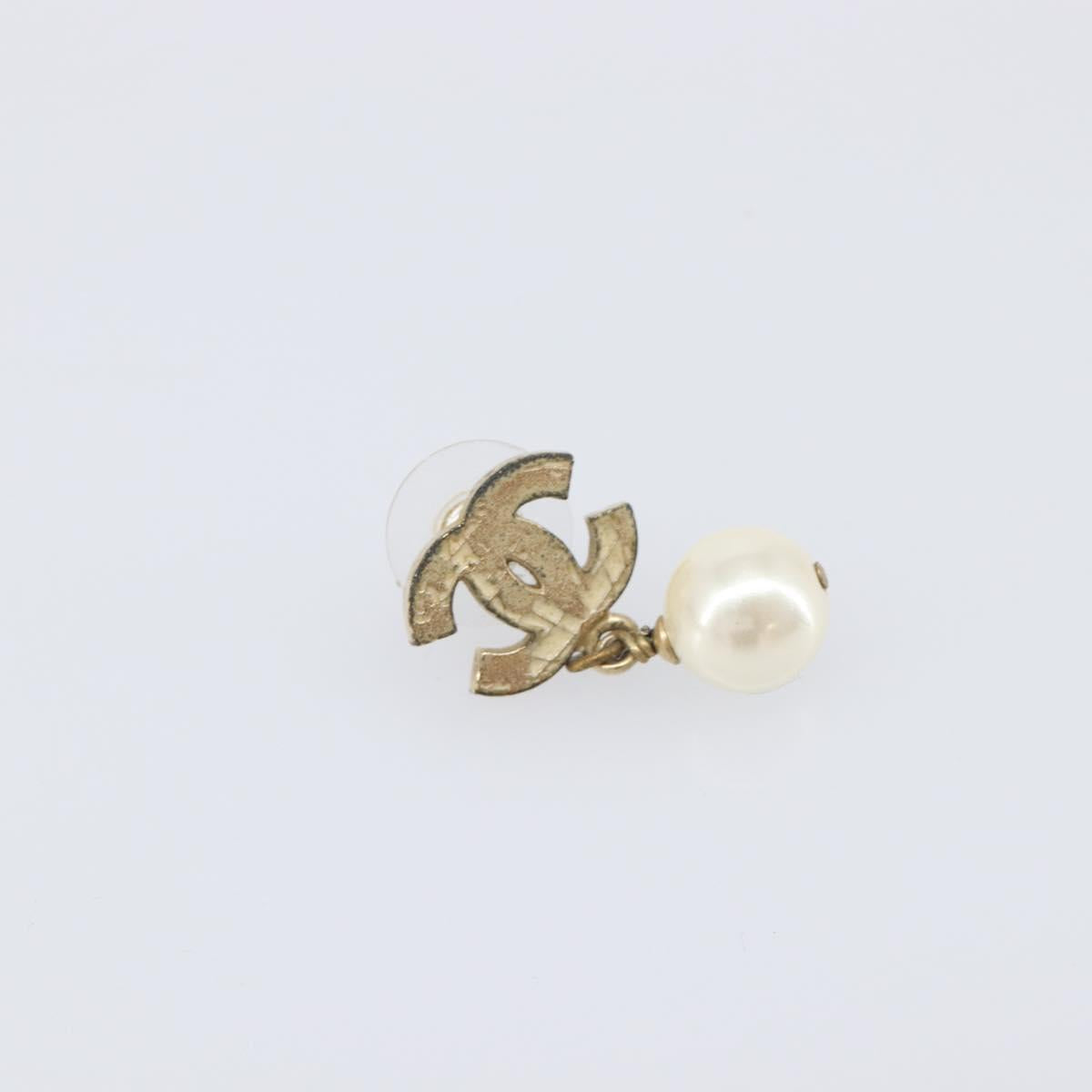 CHANEL Pierce metal Gold Tone CC Auth 198821