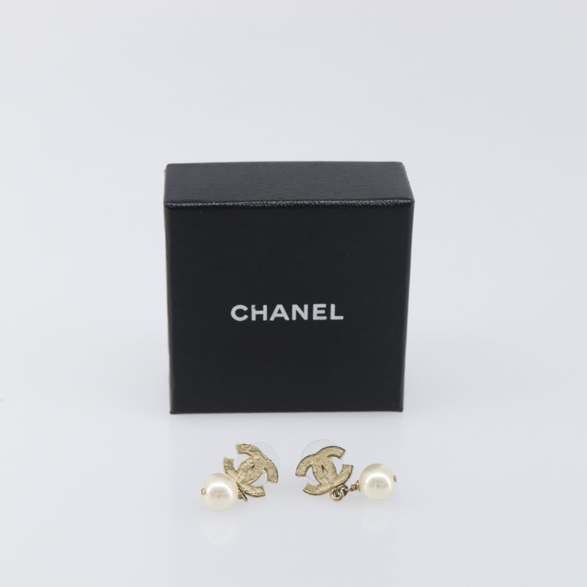 CHANEL Pierce metal Gold Tone CC Auth 198821