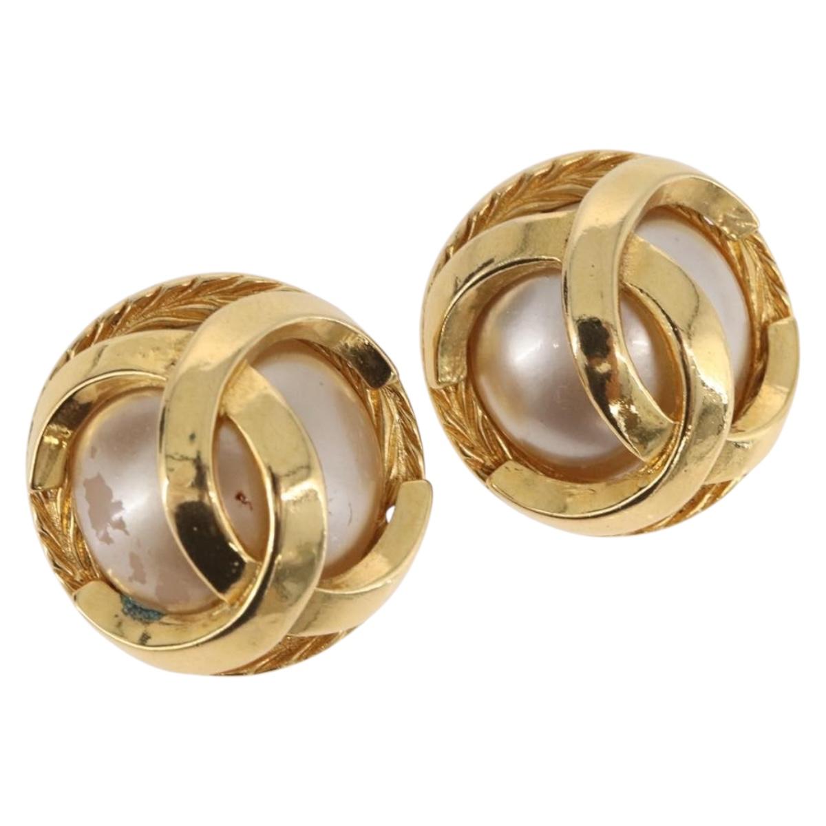 CHANEL Pearl Earring metal Gold Tone CC Auth 198846