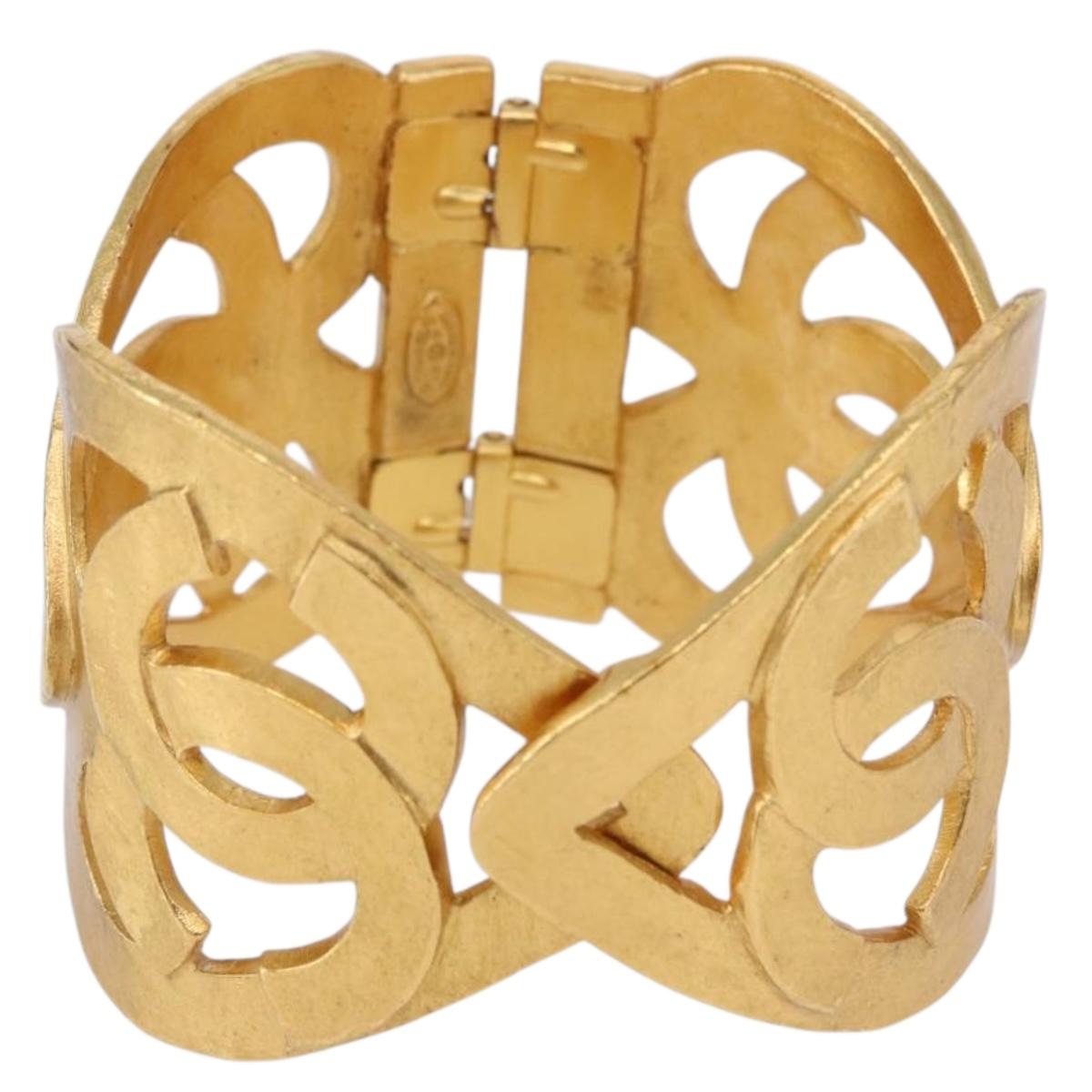CHANEL Bangle COCO Mark Heart Bracelet metal Gold Tone CC Auth 198853V