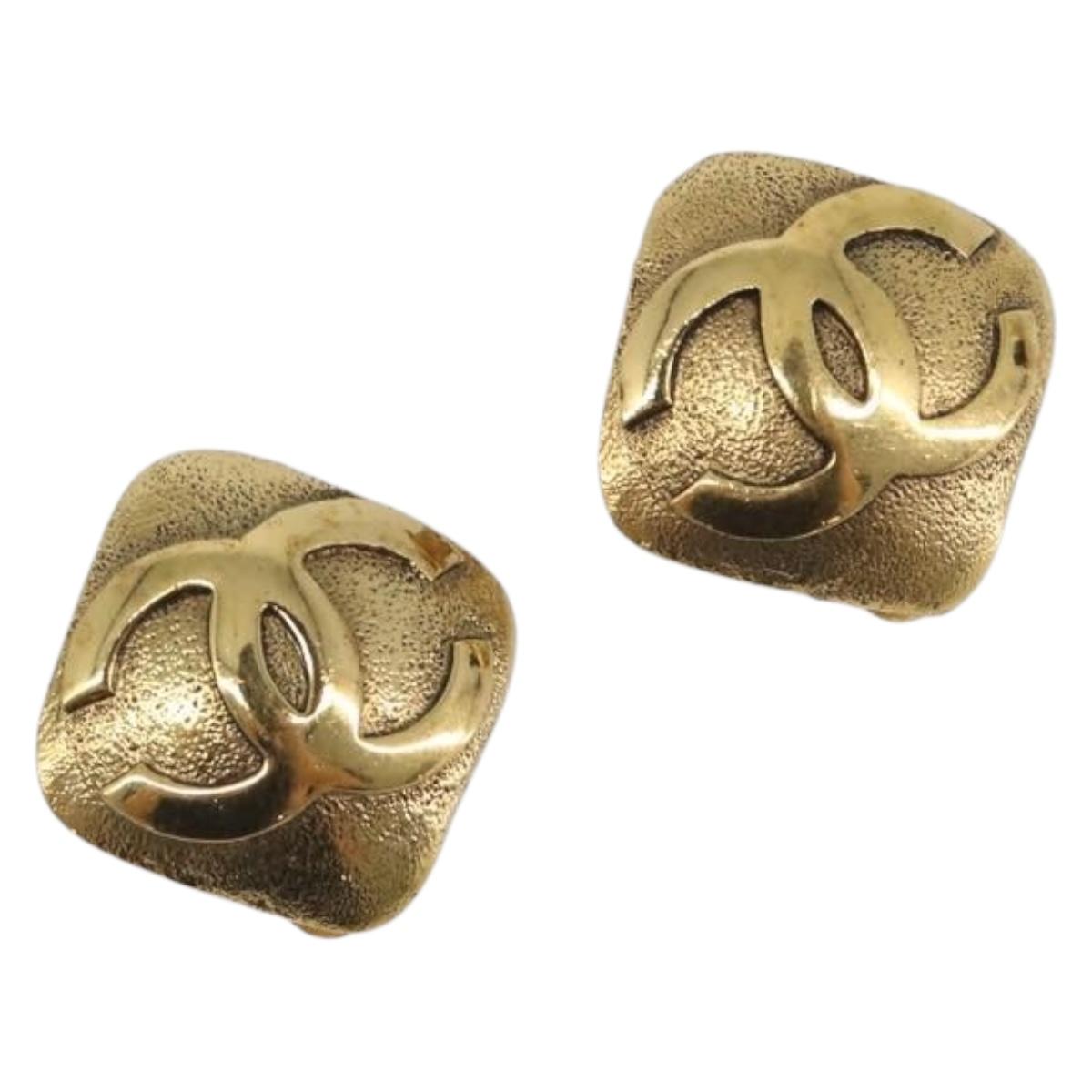 CHANEL Earring metal Gold CC Auth 199734V