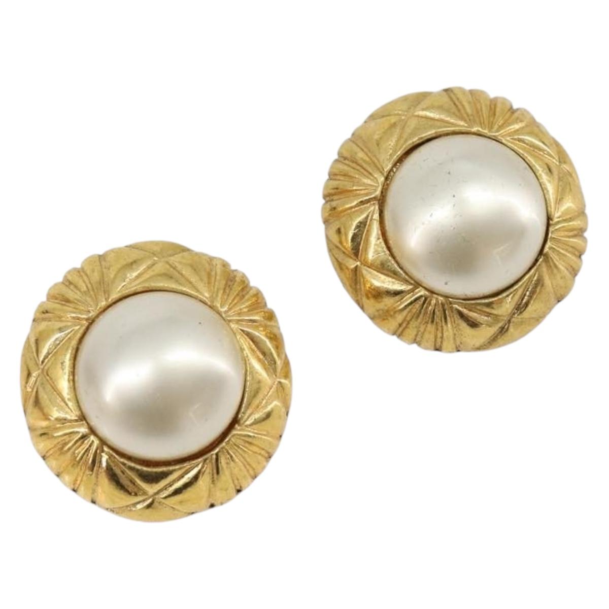 CHANEL Earring metal Gold Tone CC Auth 201014