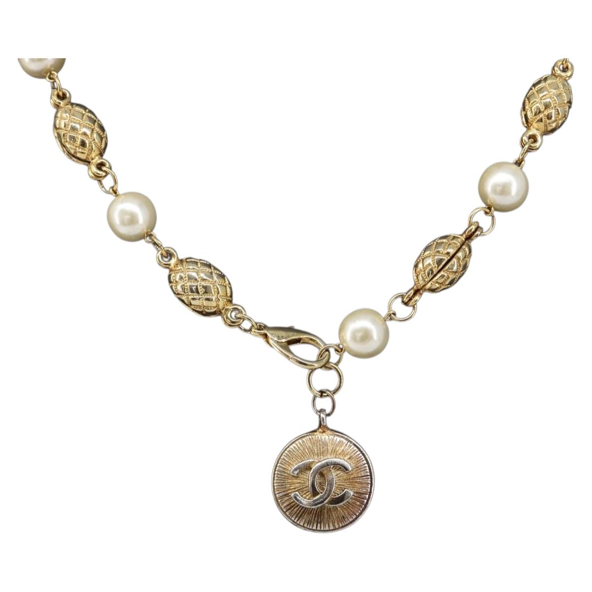 CHANEL Pearl Necklace metal Gold White CC Auth 201532