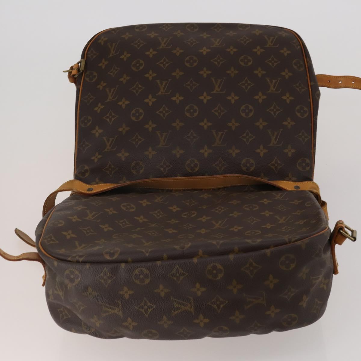LOUIS VUITTON Monogram Saumur 35 Shoulder Bag M42254 LV Auth 202248
