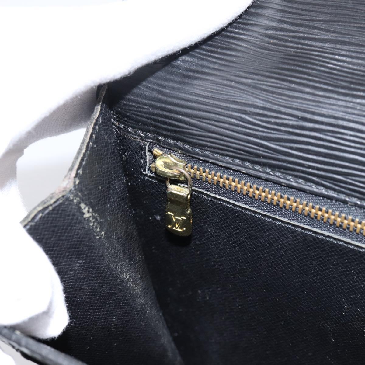 LOUIS VUITTON Epi Serie Dragonne Clutch Bag Black Noir M52612 LV Auth 202460
