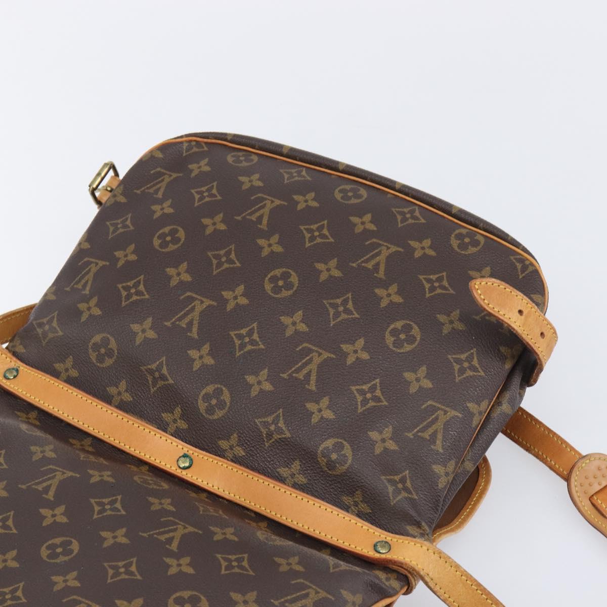 LOUIS VUITTON Monogram Saumur 30 Shoulder Bag M42256 LV Auth 202493