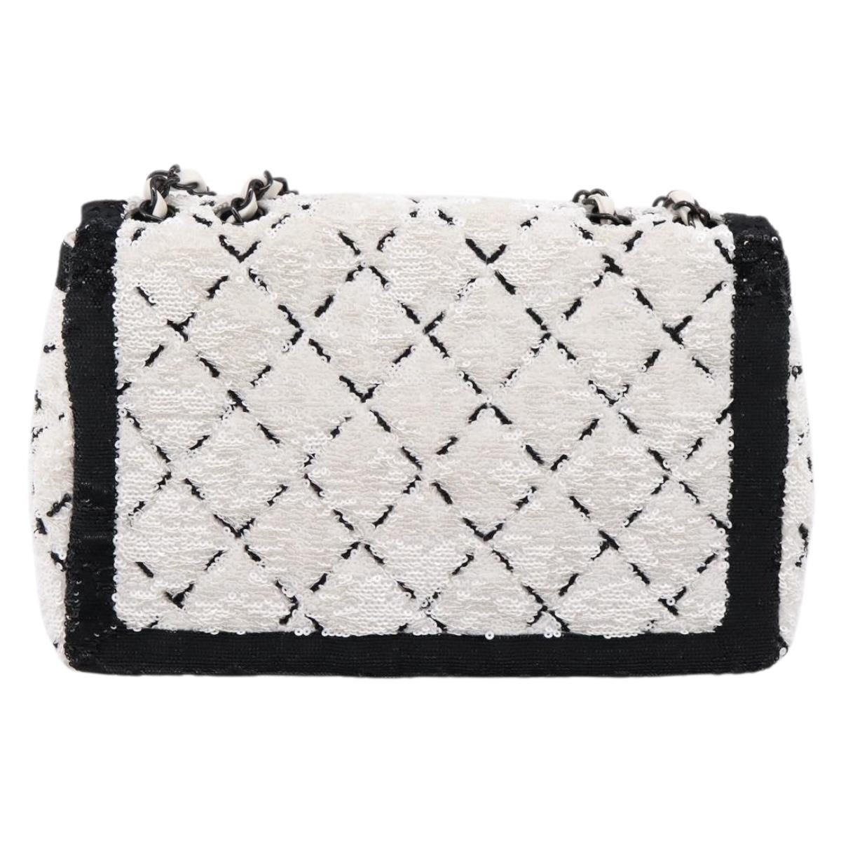 CHANEL Chain Matelasse 25 Shoulder Bag Sequin White CC Auth 202896SM