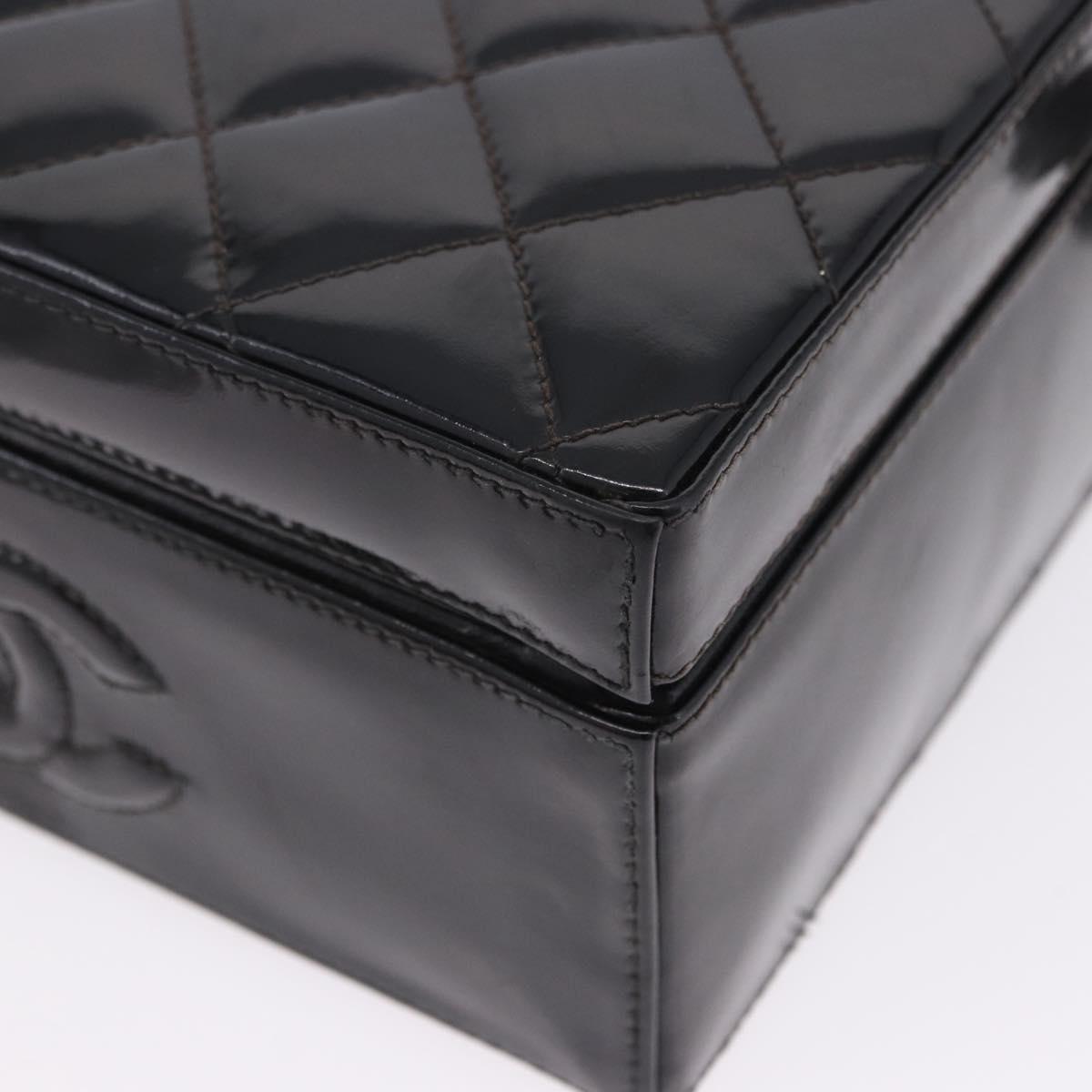 CHANEL Matelasse Shoulder Bag Patent Leather Black Gold CC Auth 203247