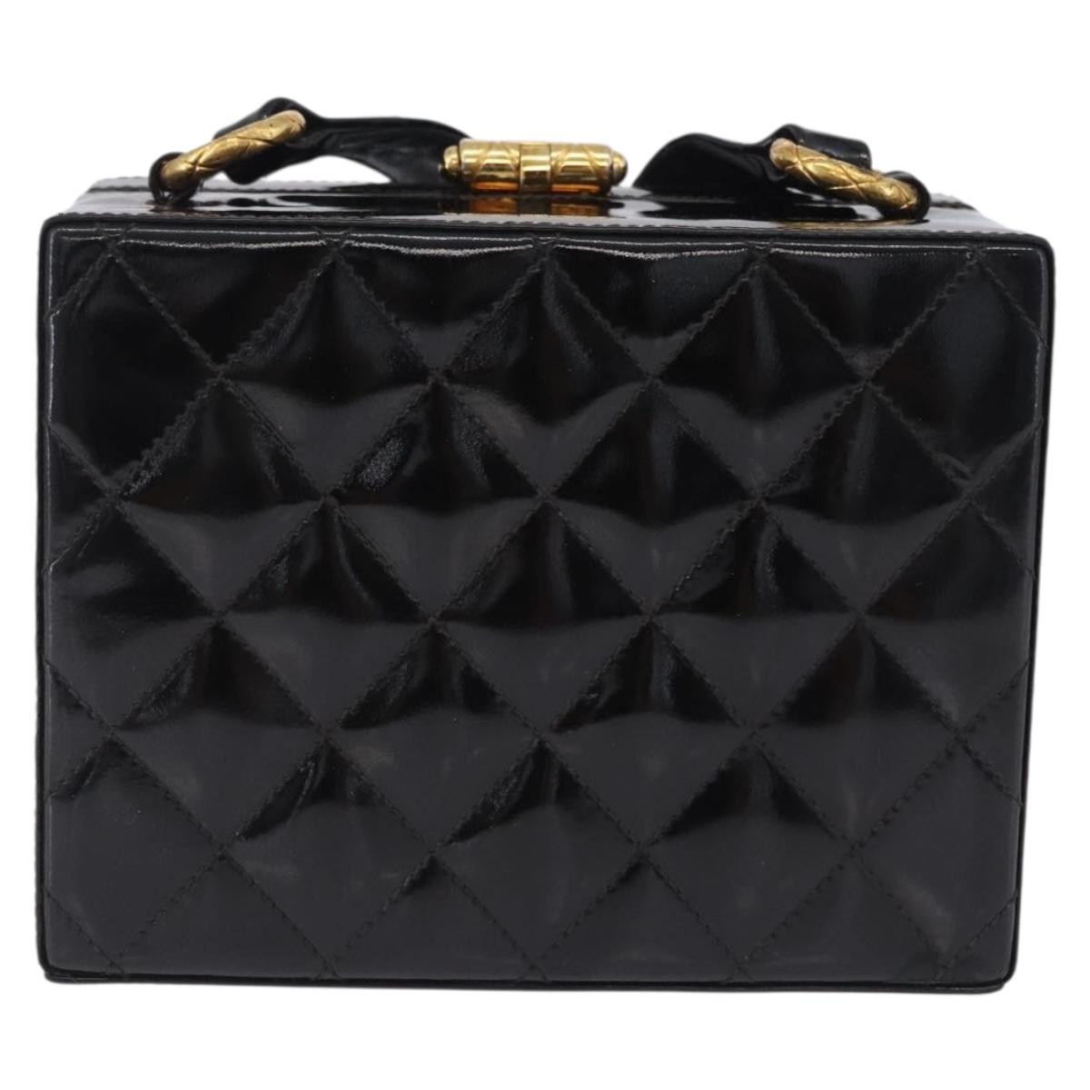 CHANEL Matelasse Shoulder Bag Patent Leather Black Gold CC Auth 203247