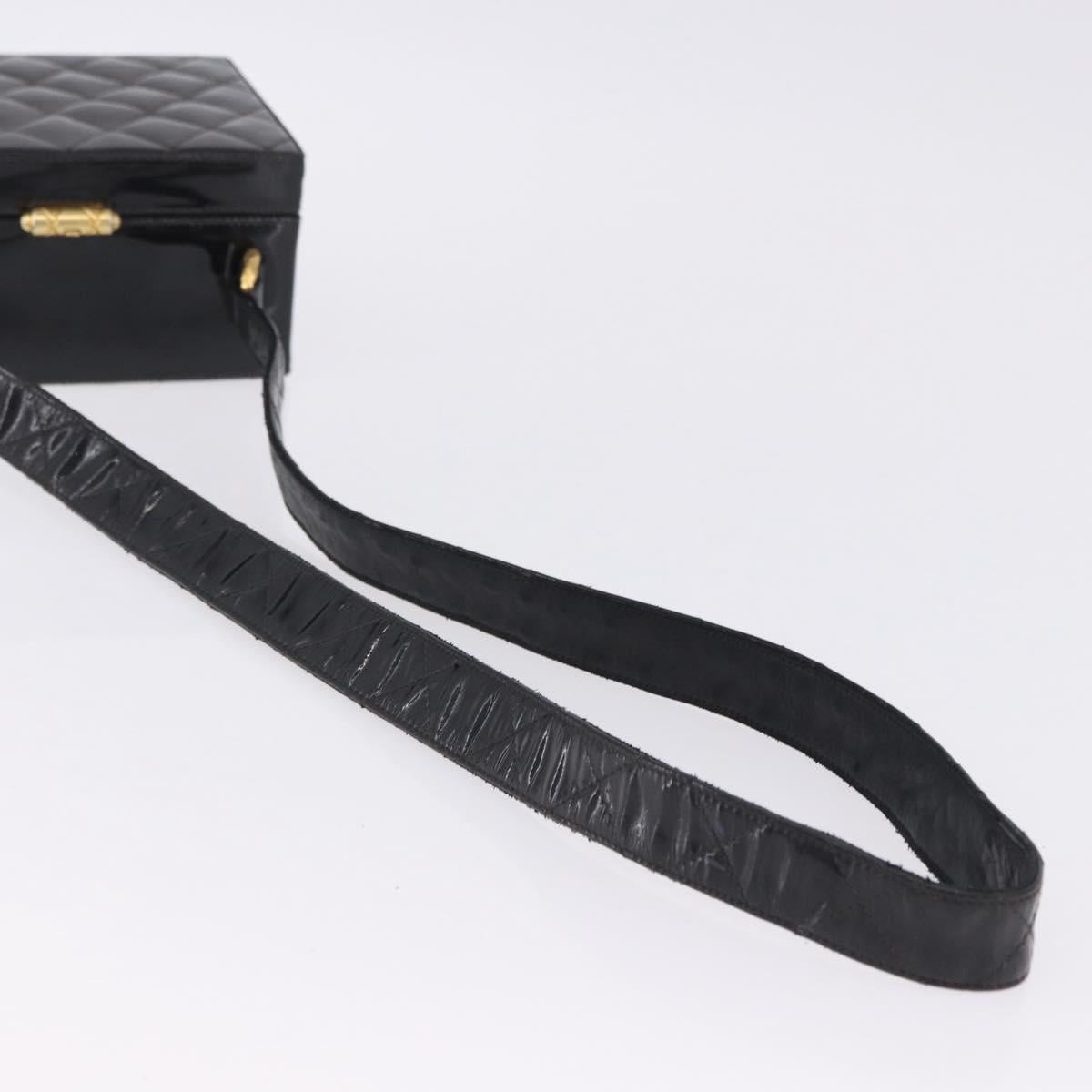 CHANEL Matelasse Shoulder Bag Patent Leather Black Gold CC Auth 203247