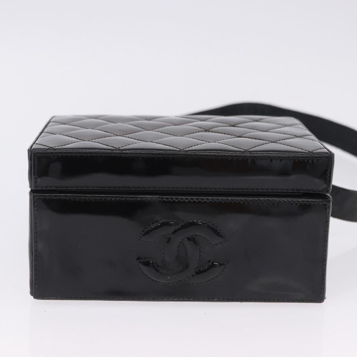 CHANEL Matelasse Shoulder Bag Patent Leather Black Gold CC Auth 203247