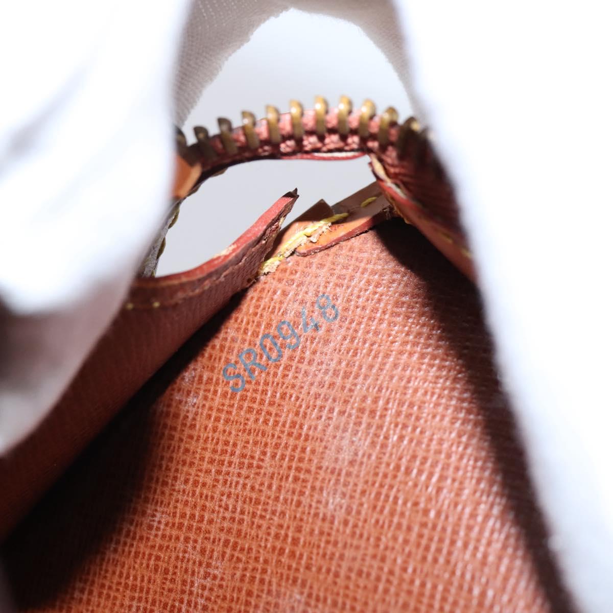 LOUIS VUITTON Epi Pochette Homme Clutch Bag Zipangu Gold M52528 LV Auth 205876A