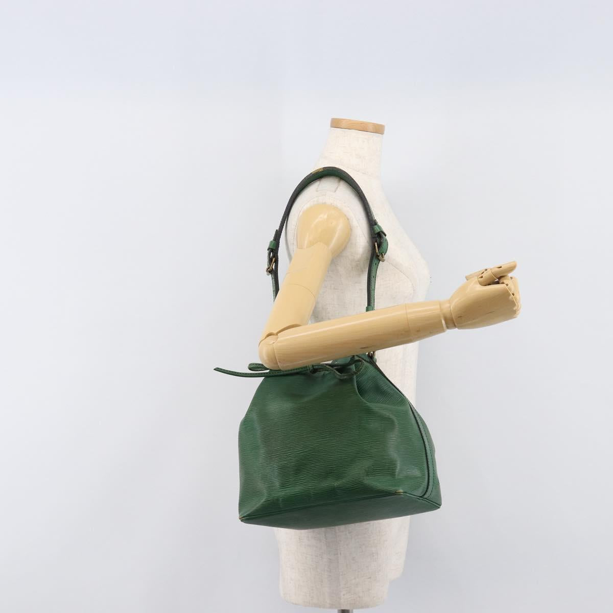 LOUIS VUITTON Epi Petit Noe Shoulder Bag Green M44104 LV Auth 205877