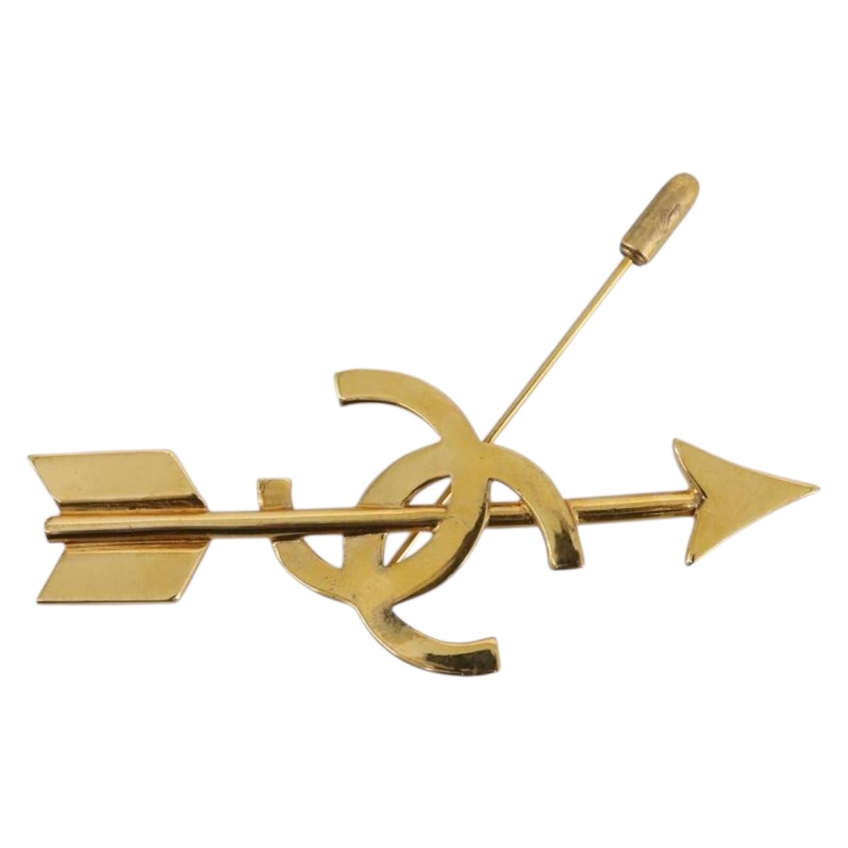 CHANEL COCO Mark Brooch Metal Gold Tone CC Auth 205891M