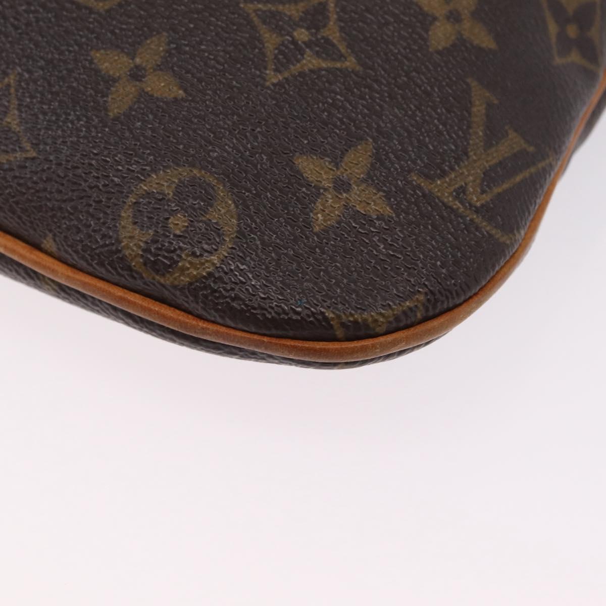 LOUIS VUITTON Monogram Pochette Bosphore Shoulder Bag M40044 LV Auth 206028
