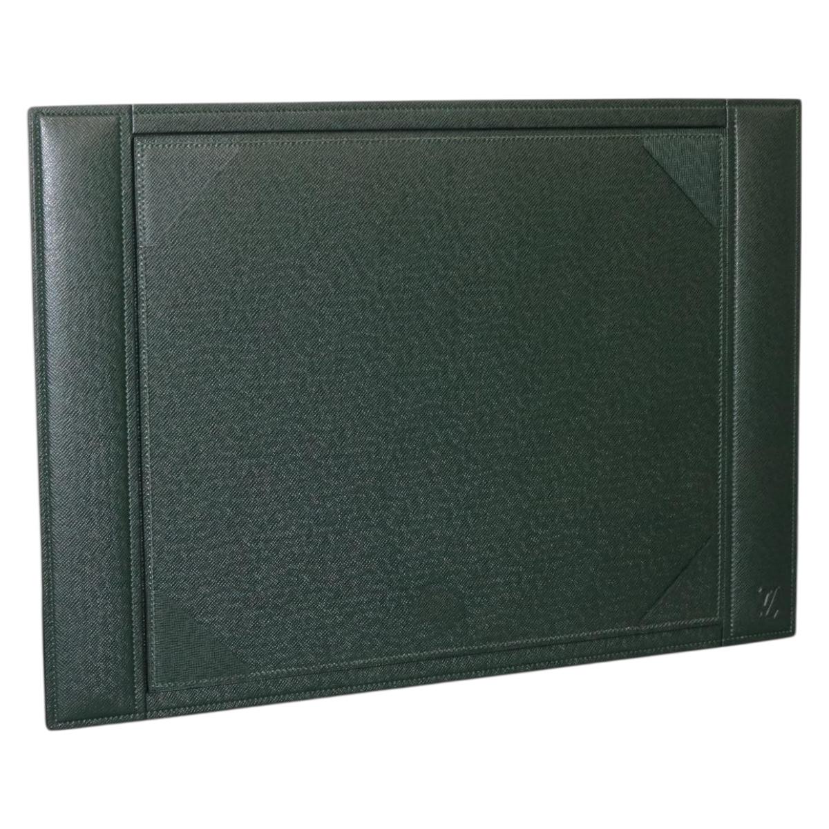 LOUIS VUITTON Taiga Executive Desk Board Object Epicea LV Auth 206700