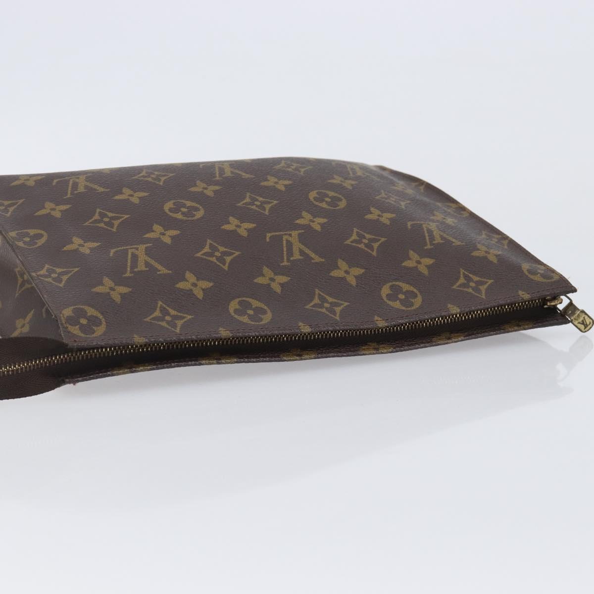 LOUIS VUITTON Monogram Poche Toilette 26 Pouch M47542 LV Auth 207426A