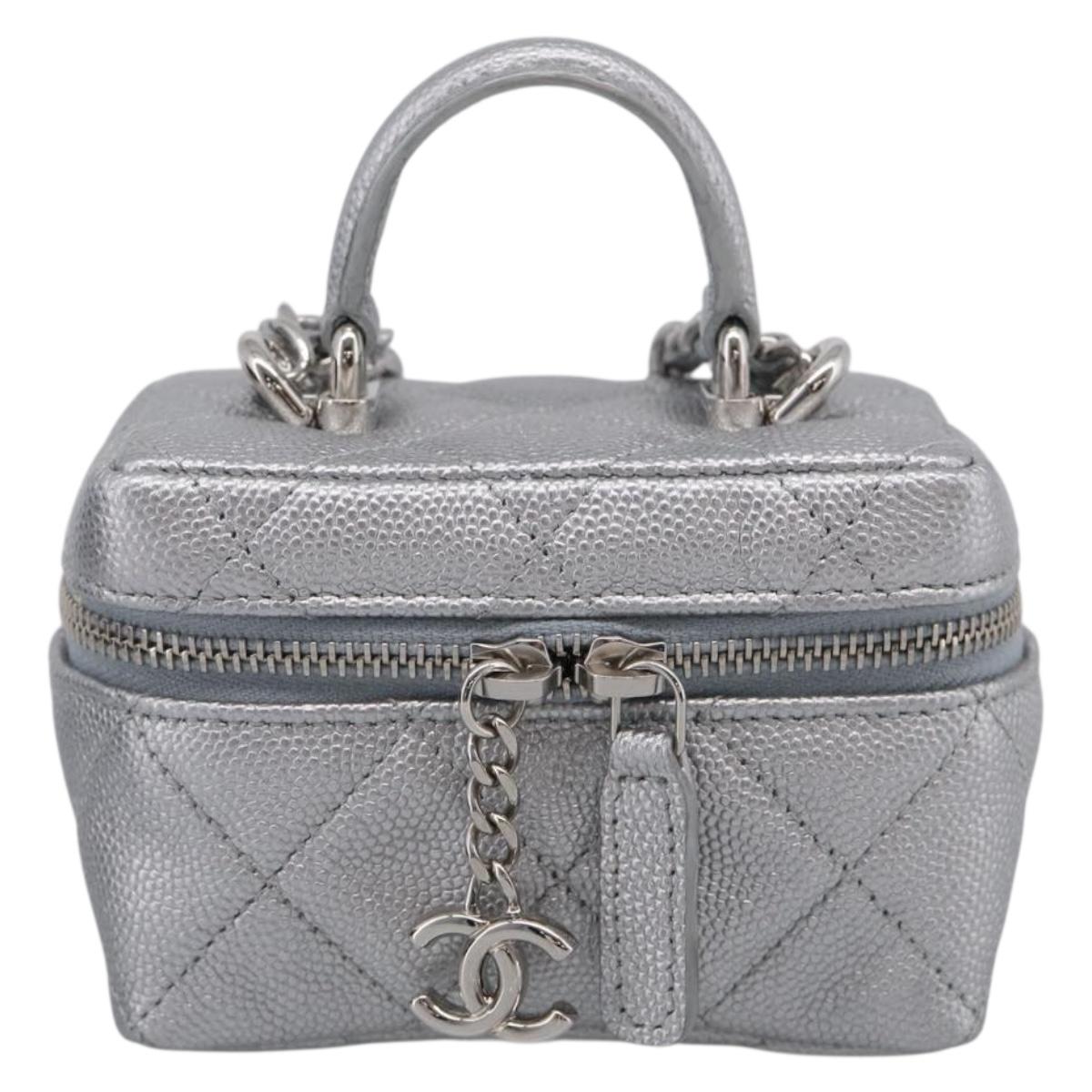 CHANEL Matelasse Chain Shoulder Vanity Pouch Caviar Skin 2way CC Auth 208451SAM
