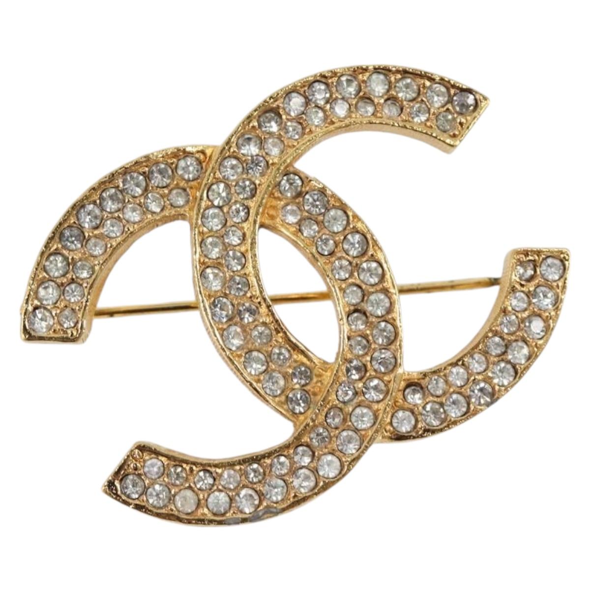 CHANEL Brooch metal Gold CC Auth 208721M