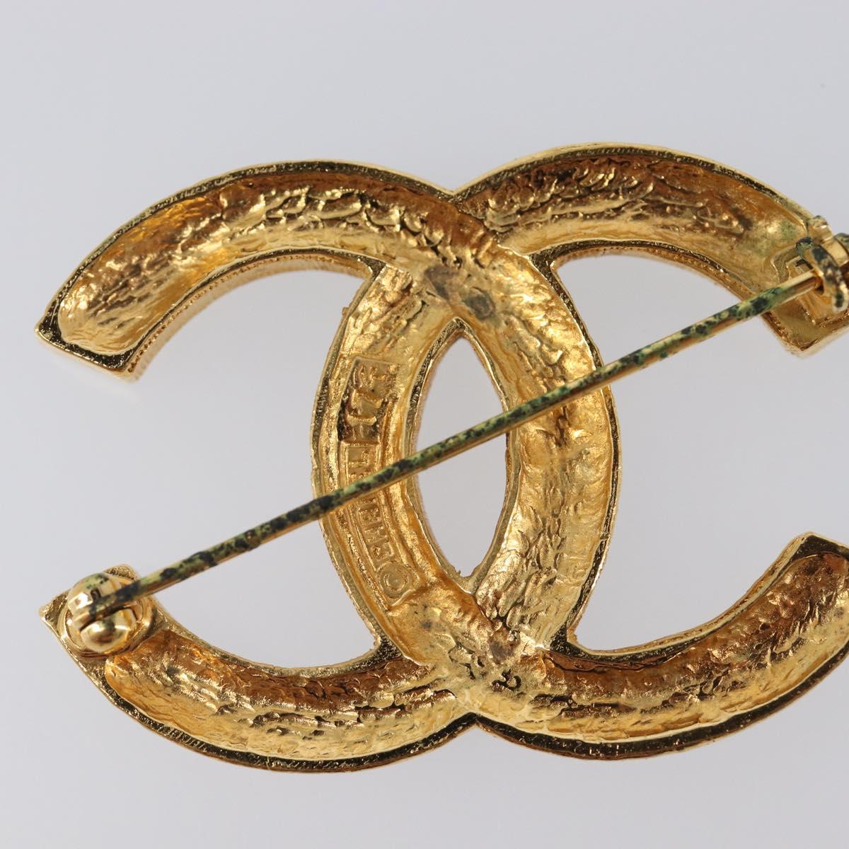 CHANEL Brooch metal Gold CC Auth 208721M
