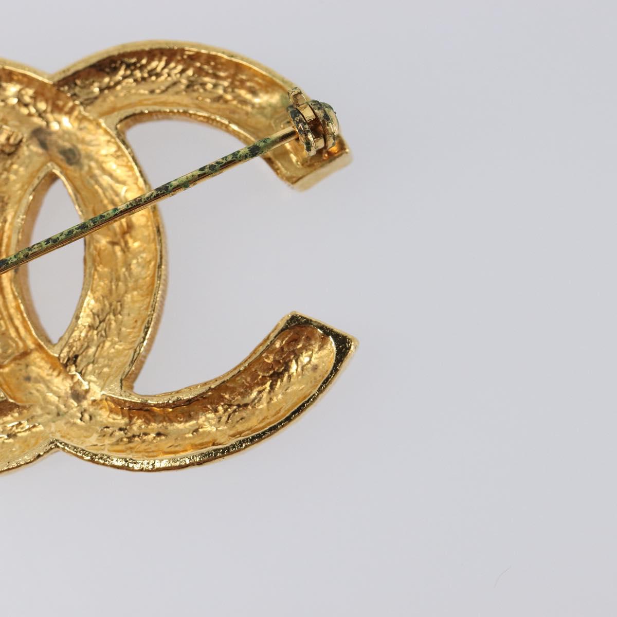 CHANEL Brooch metal Gold CC Auth 208721M