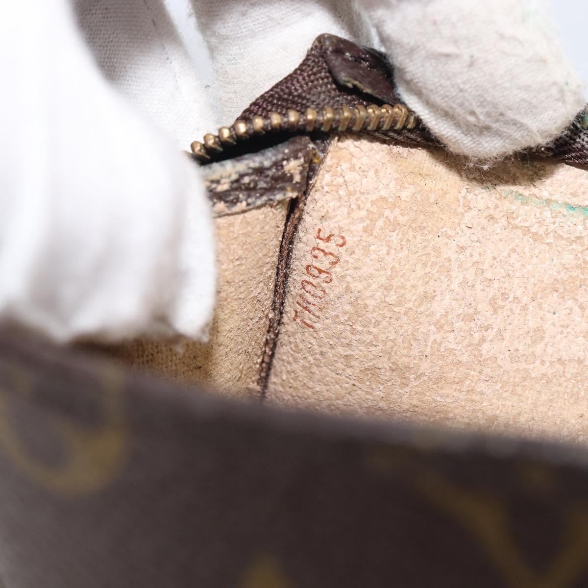 LOUIS VUITTON Monogram Poche Toilette 15 Pouch M47546 LV Auth 210331