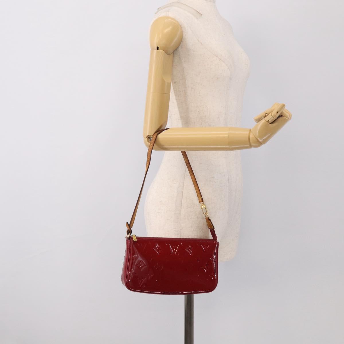 LOUIS VUITTON Vernis Pochette Accessoires Rose Andian M91574 Auth 211332