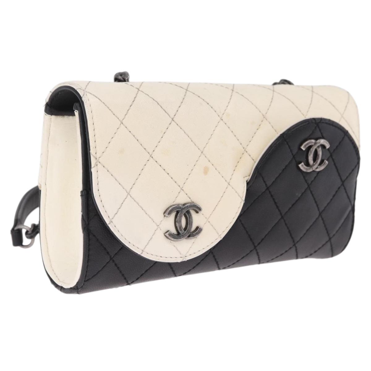CHANEL Matelasse Chain Shoulder Bag Lamb Skin White Black CC Auth 211337A