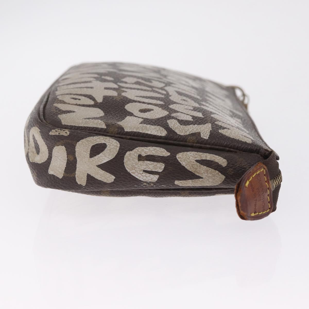 LOUIS VUITTON Graffiti Pochette Accessoires Pouch White M92192 LV Auth 212118