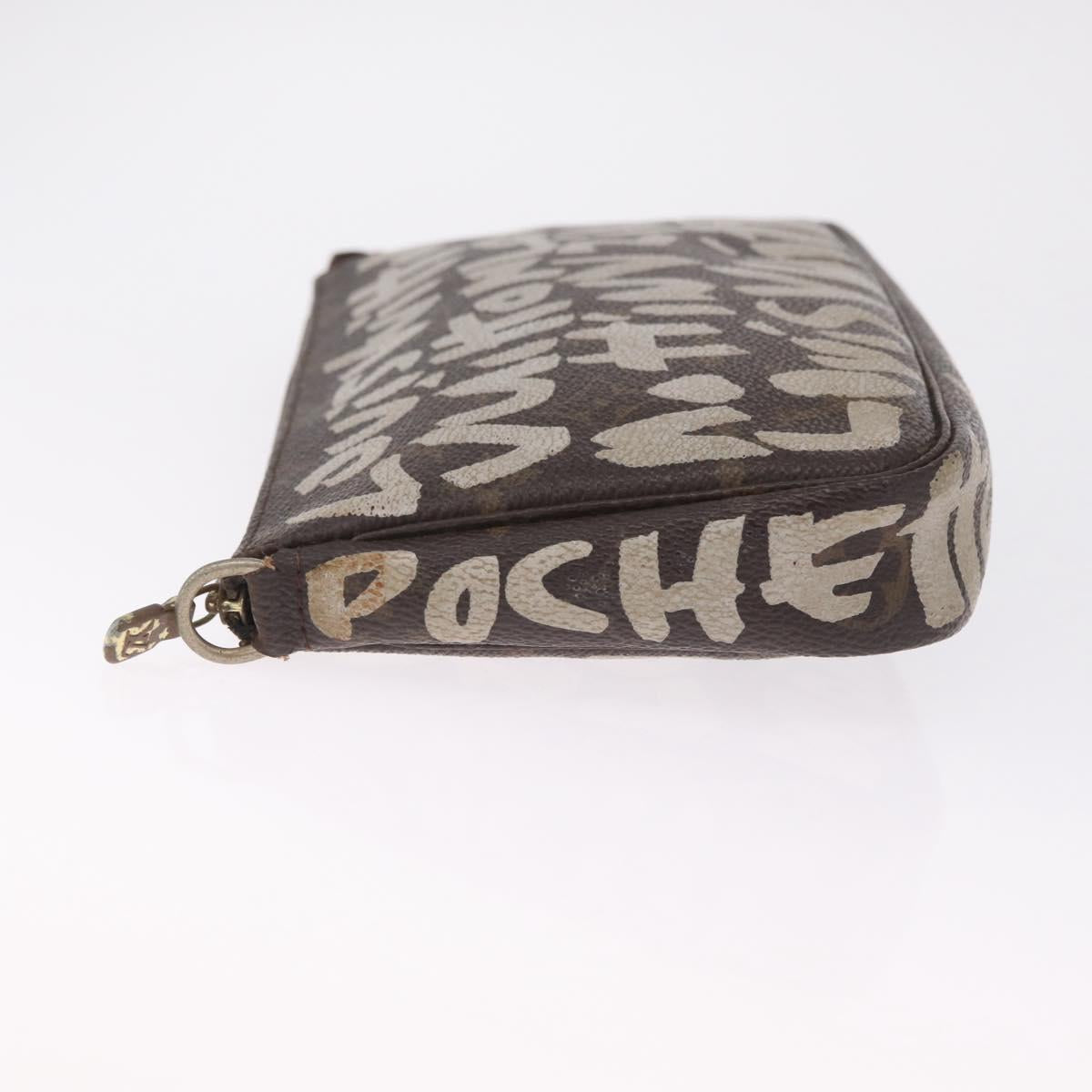 LOUIS VUITTON Graffiti Pochette Accessoires Pouch White M92192 LV Auth 212118