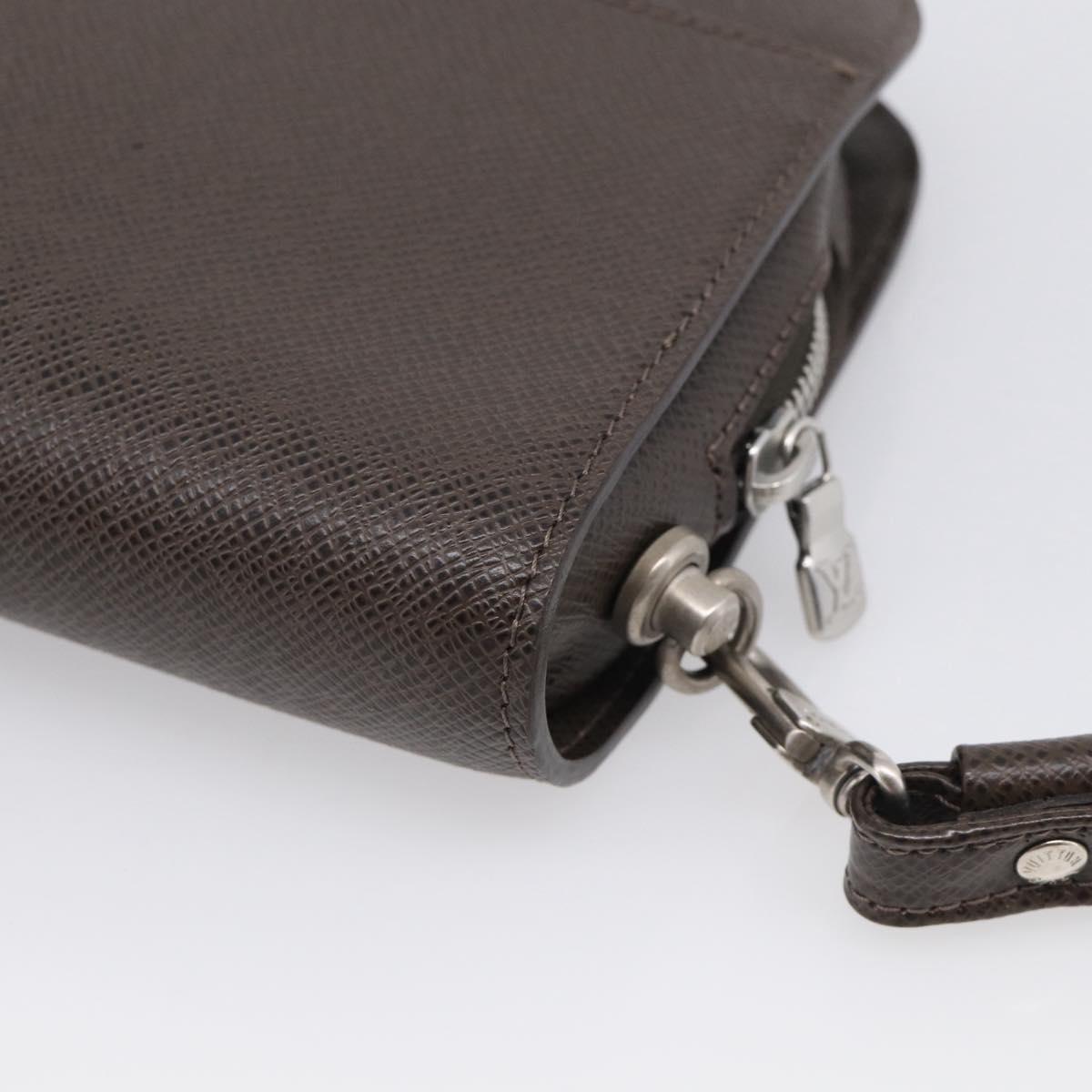 LOUIS VUITTON Taiga Baikal Clutch Bag Grizzly M30188 LV Auth 215592A