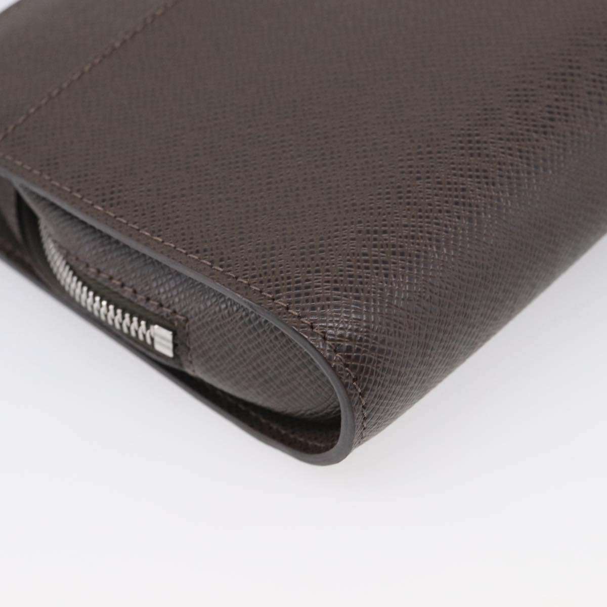 LOUIS VUITTON Taiga Baikal Clutch Bag Grizzly M30188 LV Auth 215592A
