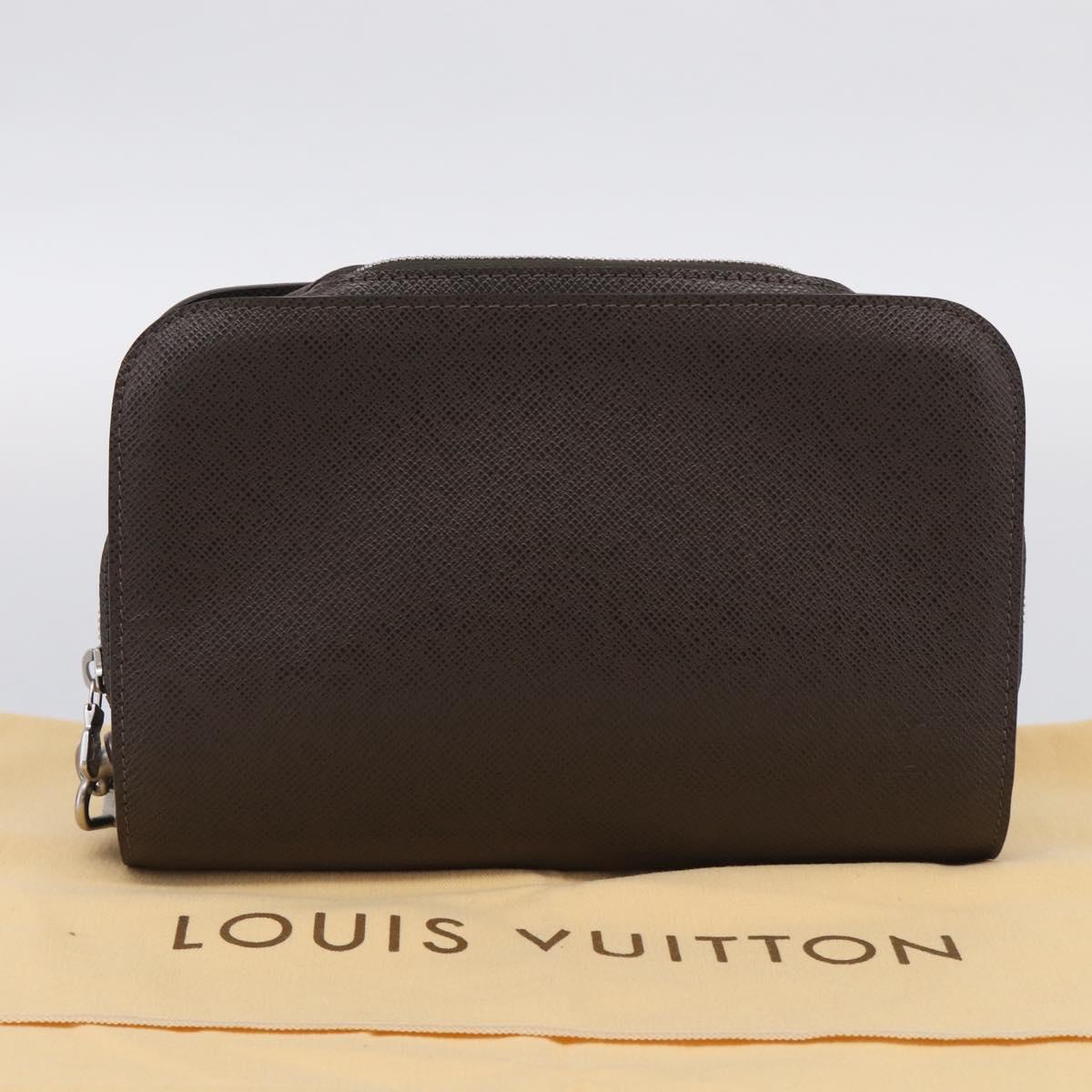 LOUIS VUITTON Taiga Baikal Clutch Bag Grizzly M30188 LV Auth 215592A