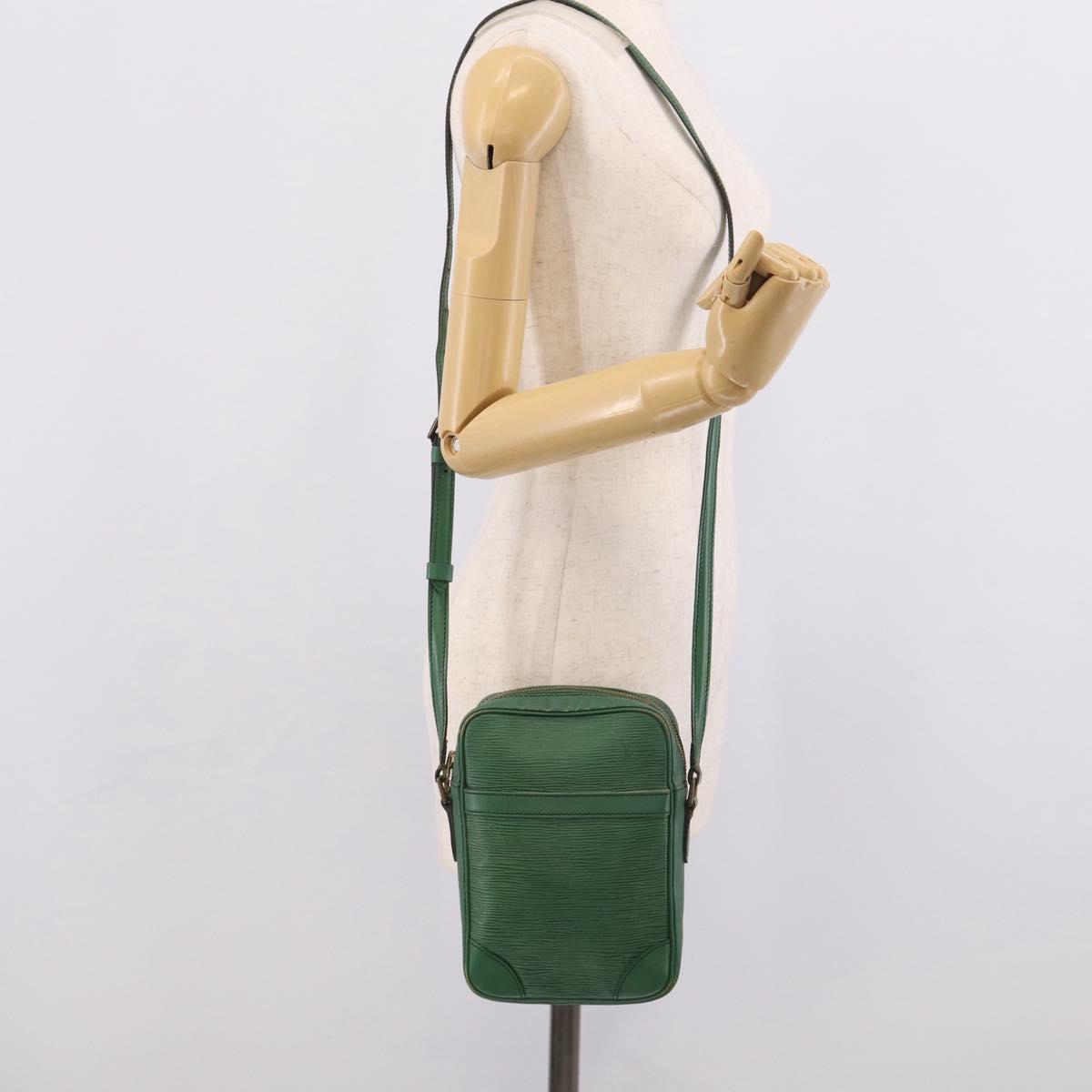 LOUIS VUITTON Epi Danube Shoulder Bag Green M45634 LV Auth 215704