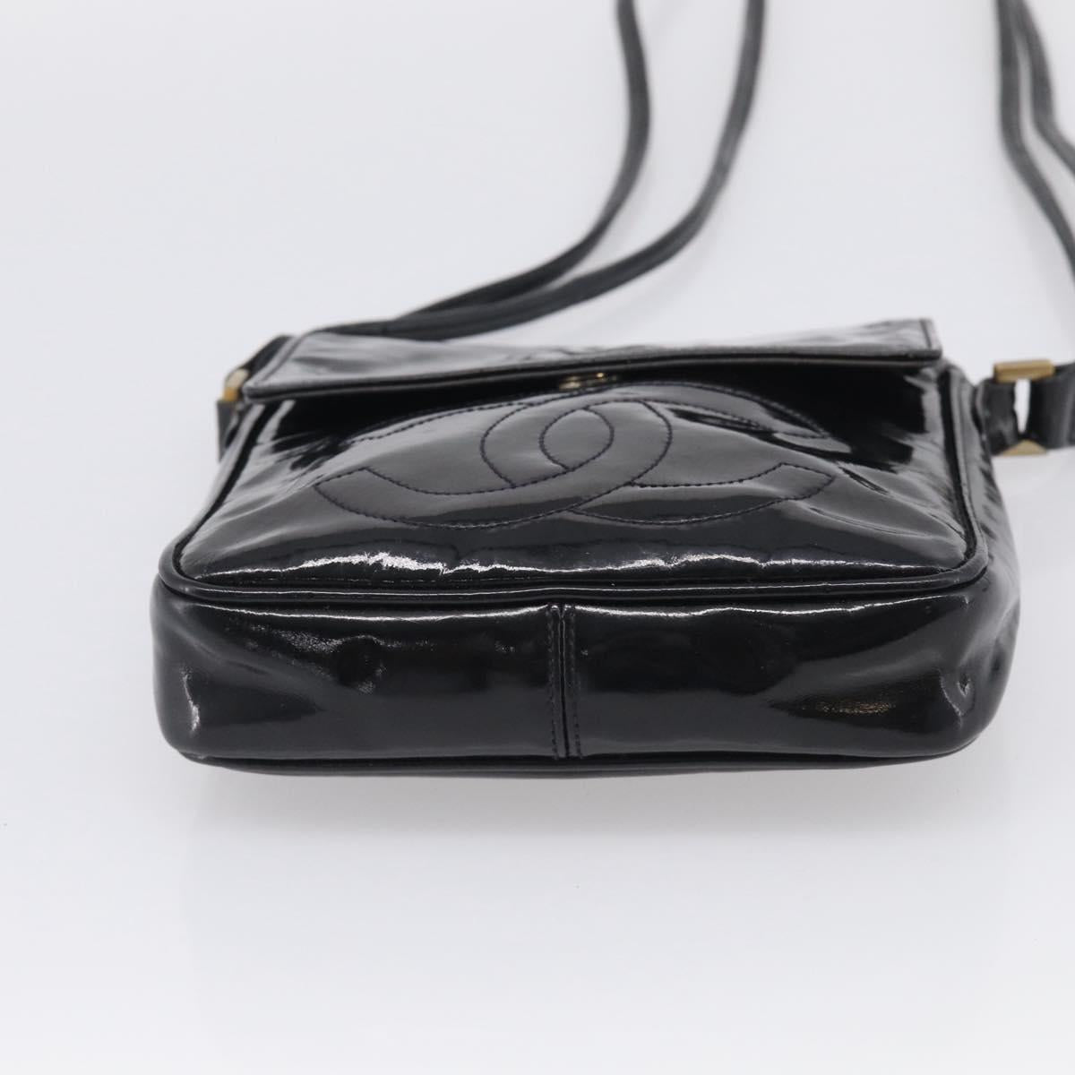 CHANEL Matelasse Shoulder Bag Patent leather Black Gold CC Auth 216292