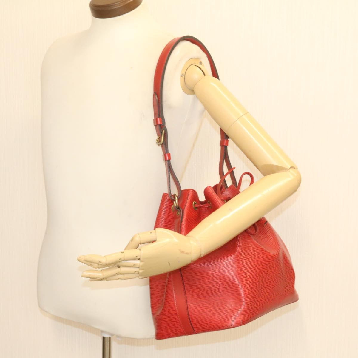 LOUIS VUITTON Epi Noe Shoulder Bag Red M44107 LV Auth 22556