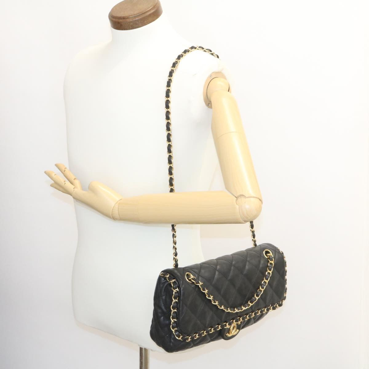 CHANEL Matelasse Chain Flap Shoulder Bag Lamb Skin Black Gold CC Auth 27027A