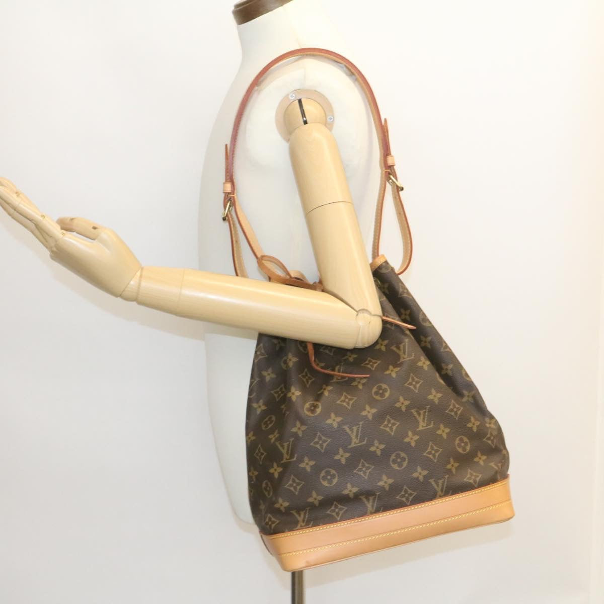 LOUIS VUITTON Monogram Noe Shoulder Bag M42224 LV Auth 27540A