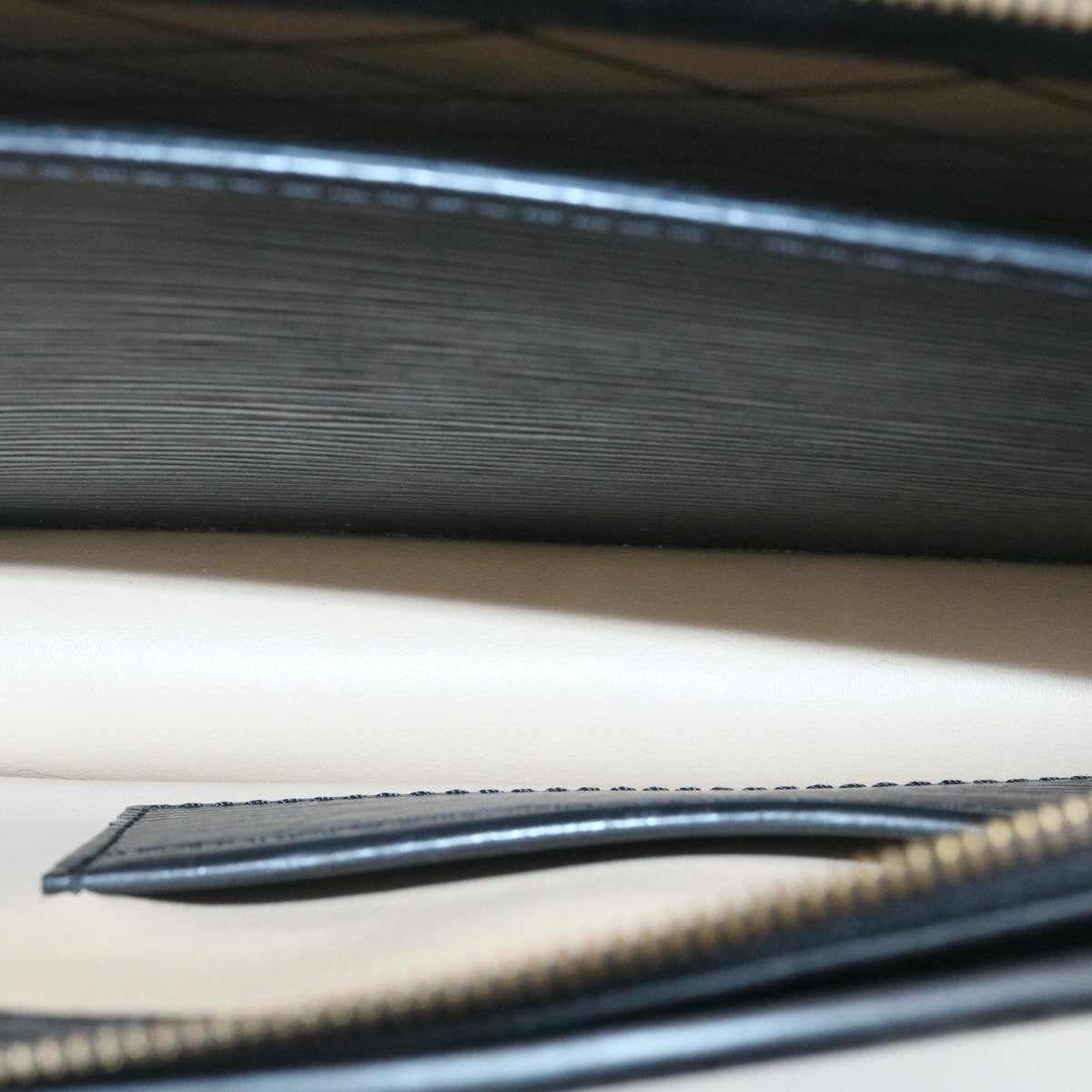 LOUIS VUITTON Epi Trunk Clutch 2Way Shoulder Bag Black M53052 LV Auth 28382SM