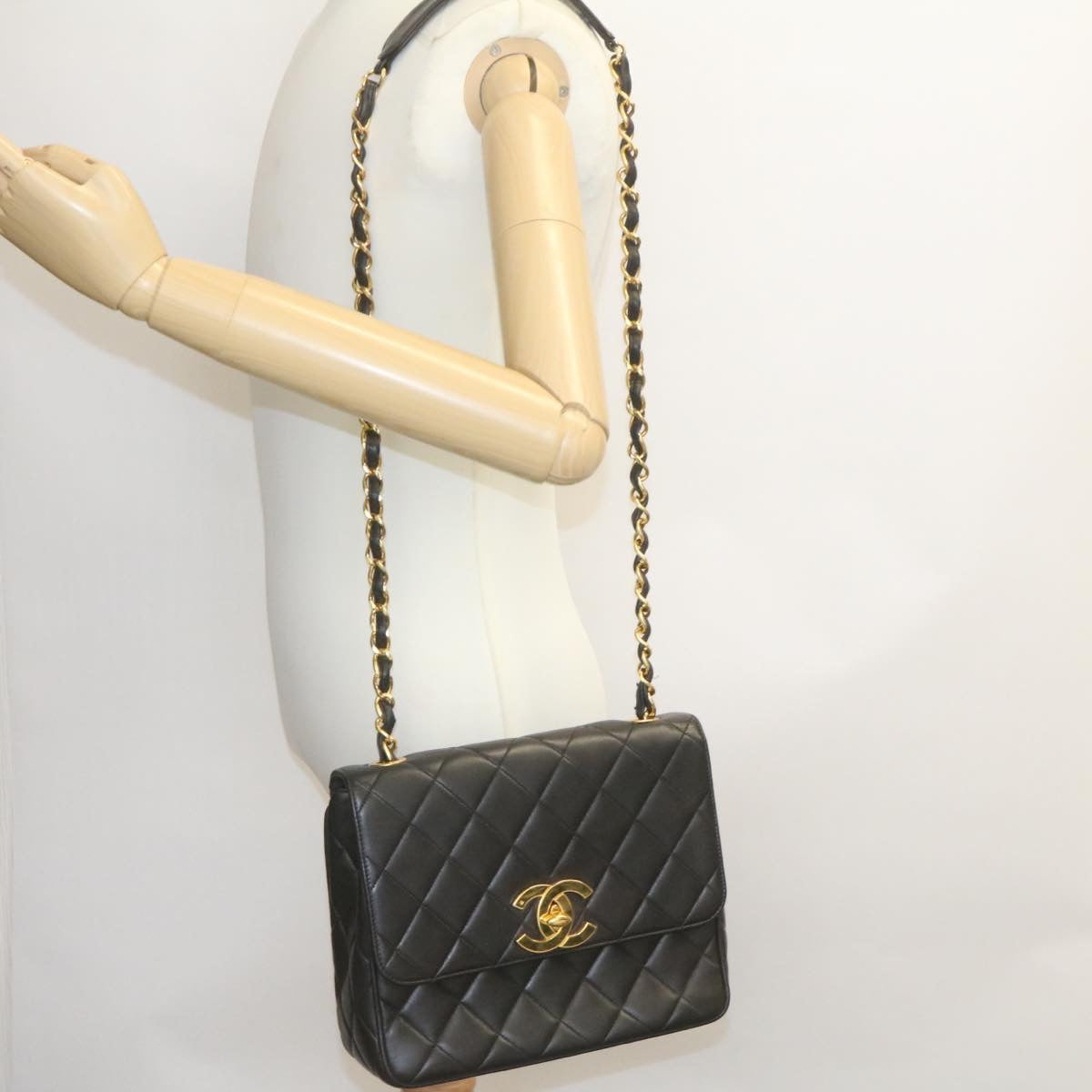 CHANEL Matelasse Chain Flap Shoulder Bag Lamb Skin Black Gold CC Auth 28632SAV