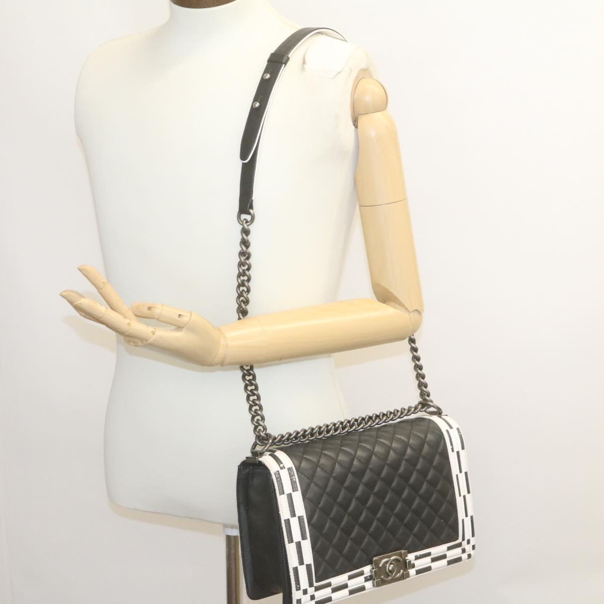 CHANEL Matelasse Boy Chanel Chain Shoulder Bag Lamb Skin Black CC Auth 29190SAM