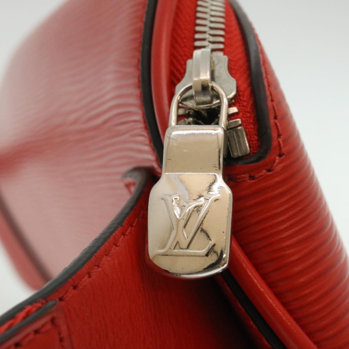 LOUIS VUITTON ﾃ Supreme Epi Bum Bag Waist Bag Red M53418 LV Auth 29232SM