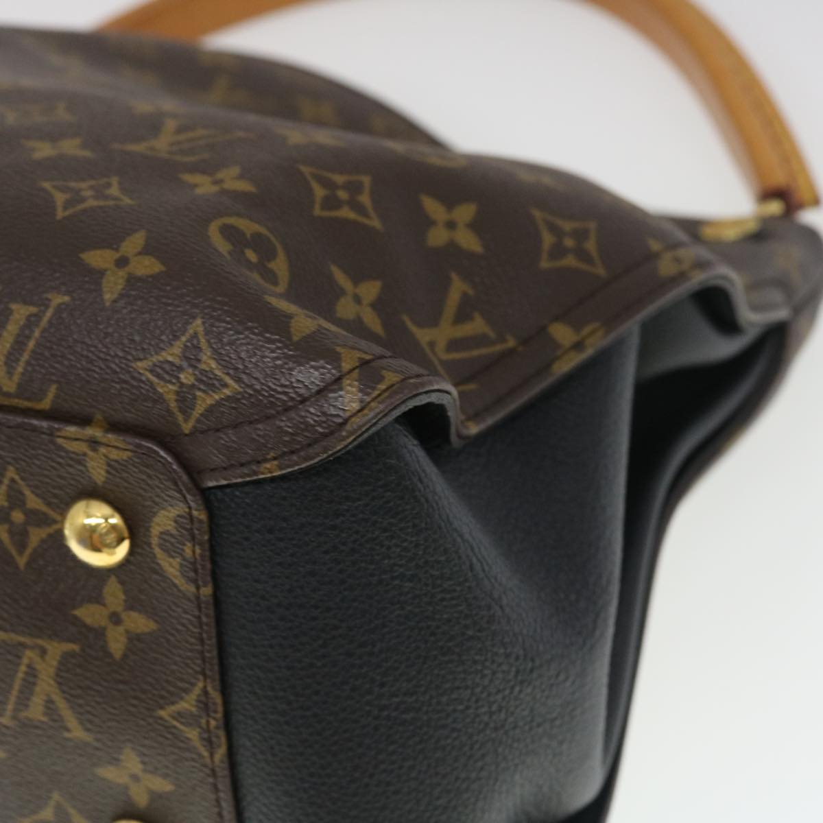 LOUIS VUITTON Monogram Gaia Shoulder Bag M41621 LV Auth 29510A