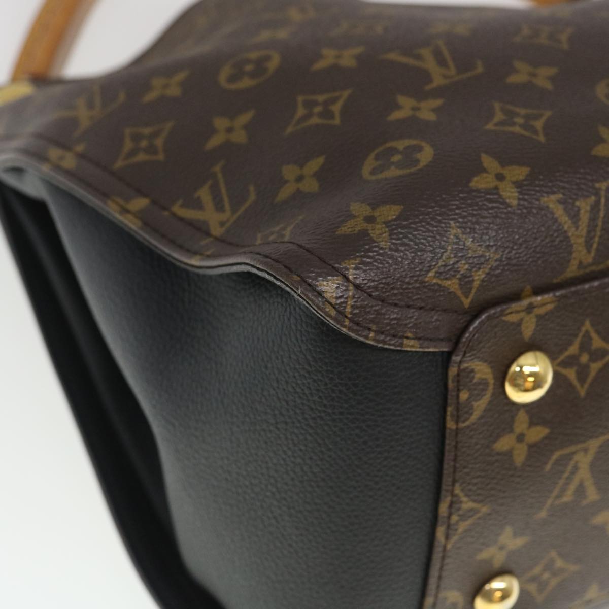 LOUIS VUITTON Monogram Gaia Shoulder Bag M41621 LV Auth 29510A