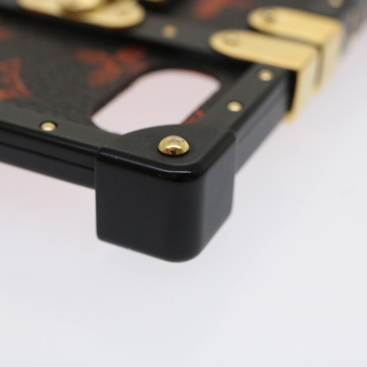 LOUIS VUITTON Transformed Monogram Cat Eye Trunk iPhone Case M63891 Auth 29562M