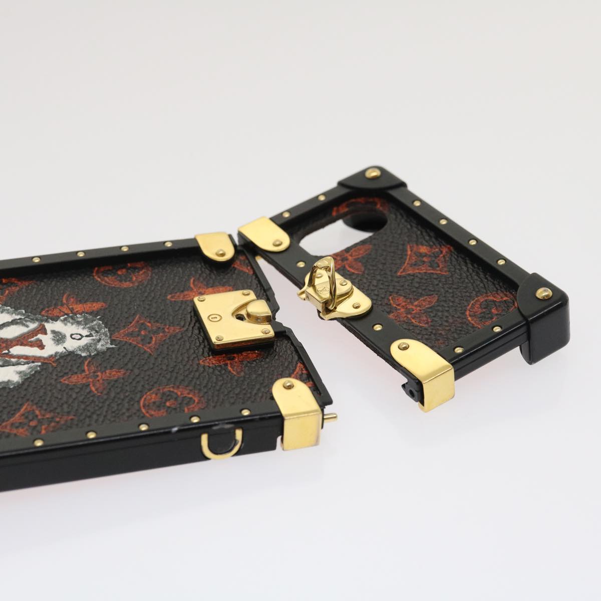 LOUIS VUITTON Transformed Monogram Cat Eye Trunk iPhone Case M63891 Auth 29562A