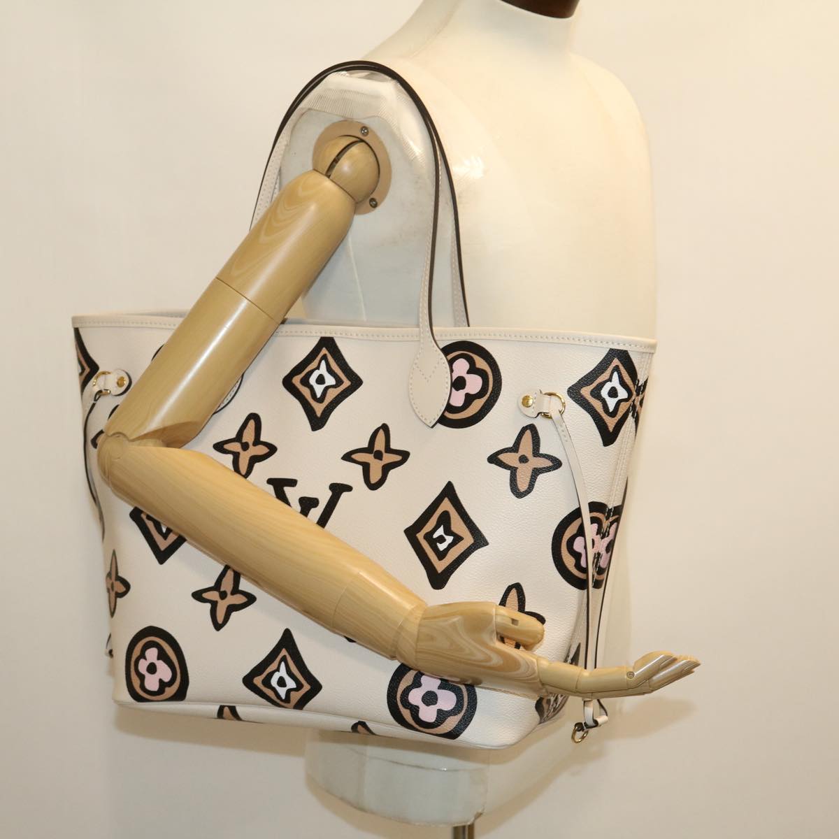LOUIS VUITTON Monogram Wild at Heart Neverfull MM Tote Bag M45819 Auth 30747S