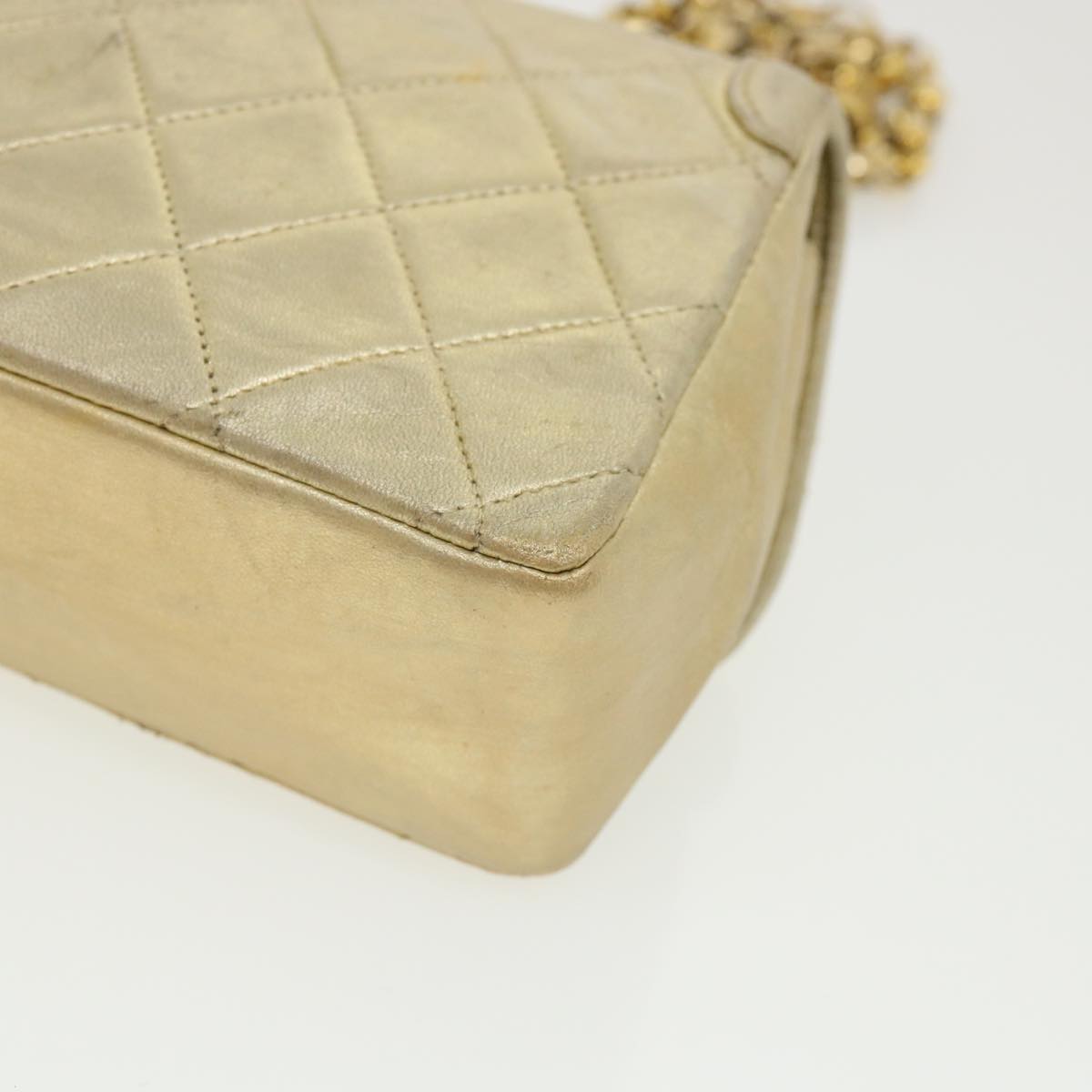 CHANEL Matelasse Turn Lock Chain Shoulder Bag Lamb Skin Gold CC Auth 31382V