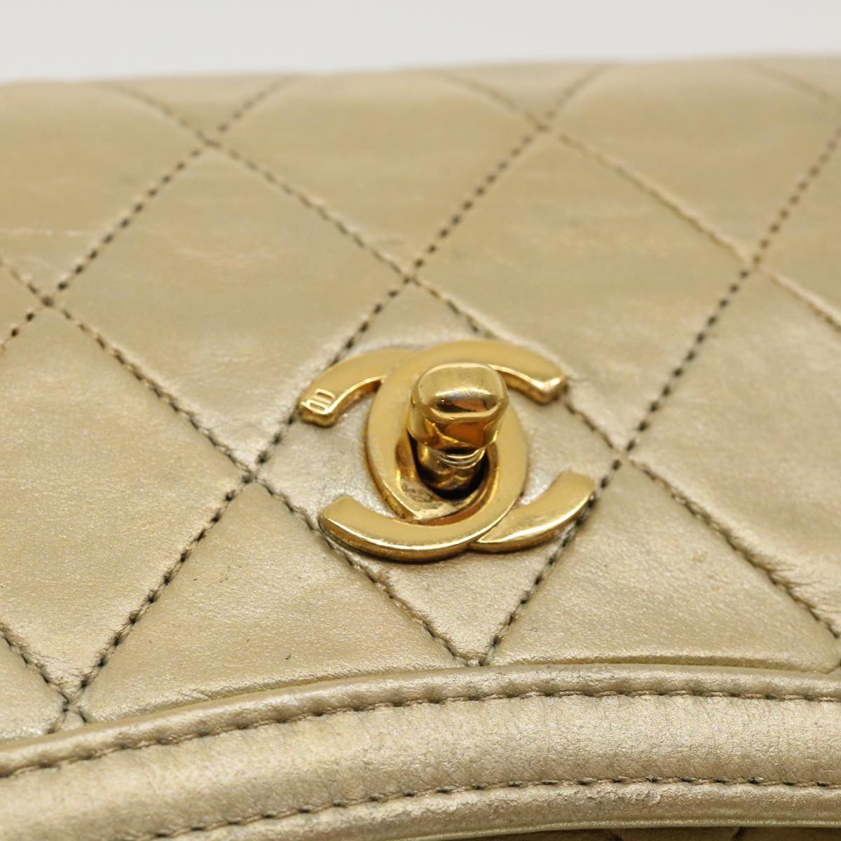 CHANEL Matelasse Turn Lock Chain Shoulder Bag Lamb Skin Gold CC Auth 31382V