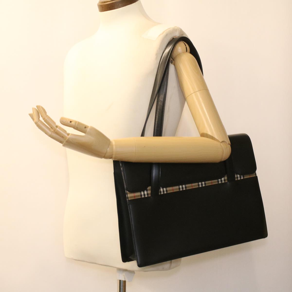 Burberrys Shoulder Bag Leather Black Auth 36689